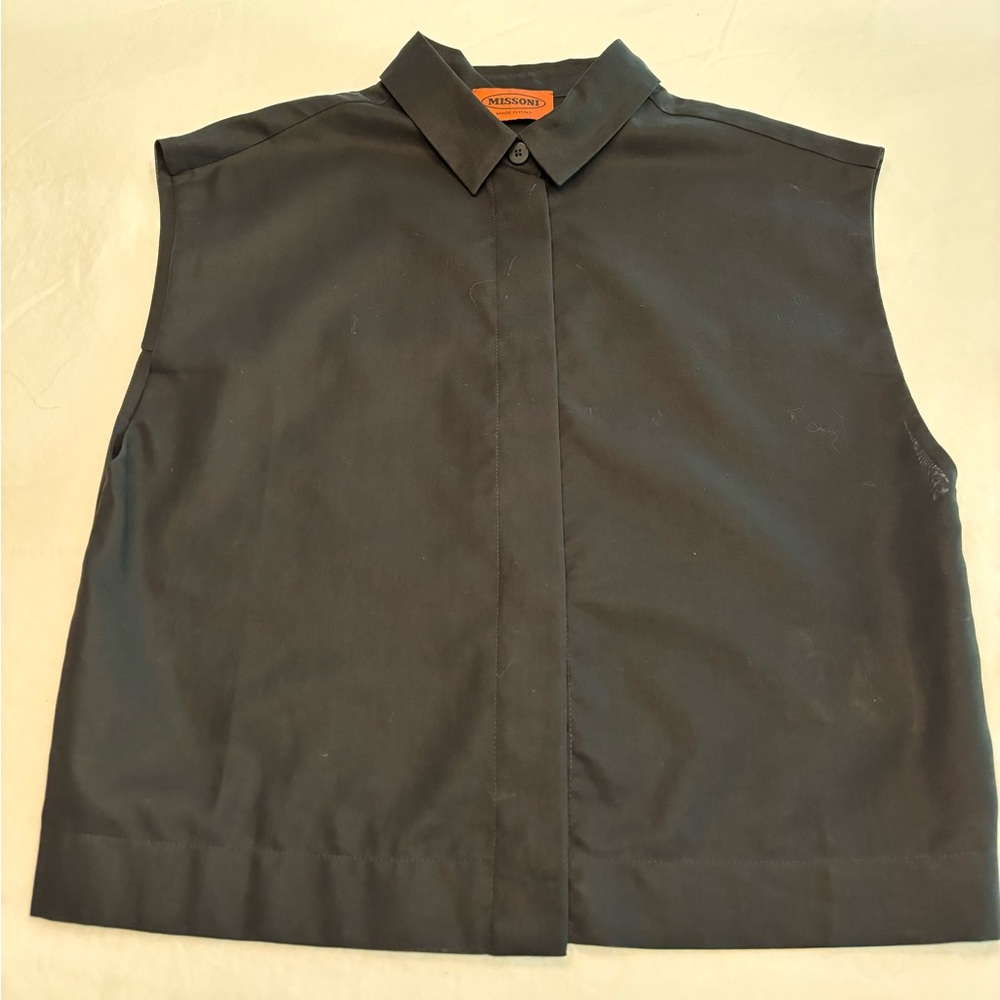 Missoni NWT cropped fine cotton sleeveless blouse with back detailing.